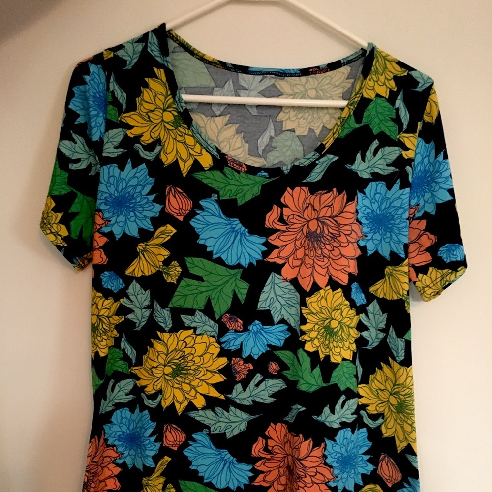Floral scoop neck tee shirt